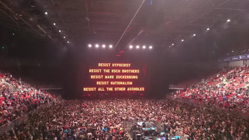 Пожарна охрана на концерт на Roger Waters в зала 